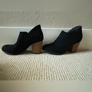Comfy Dr. Scholl’s suede booties